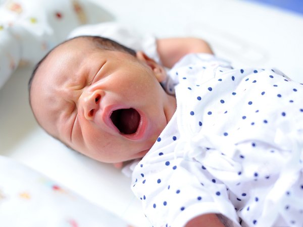 Trẻ sơ sinh thở mạnh nguyên nhân do đâu?